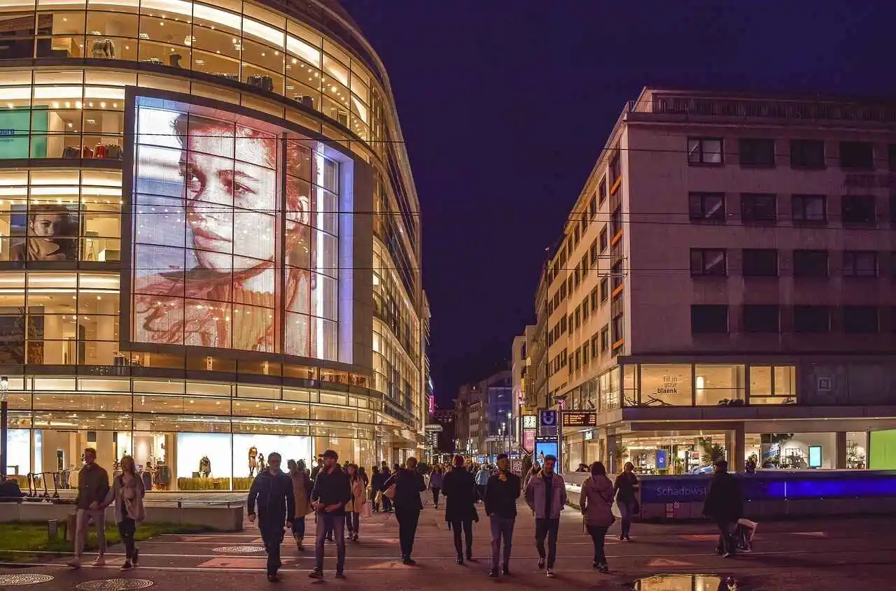 Innovating Marketing with AI Creative Advertising